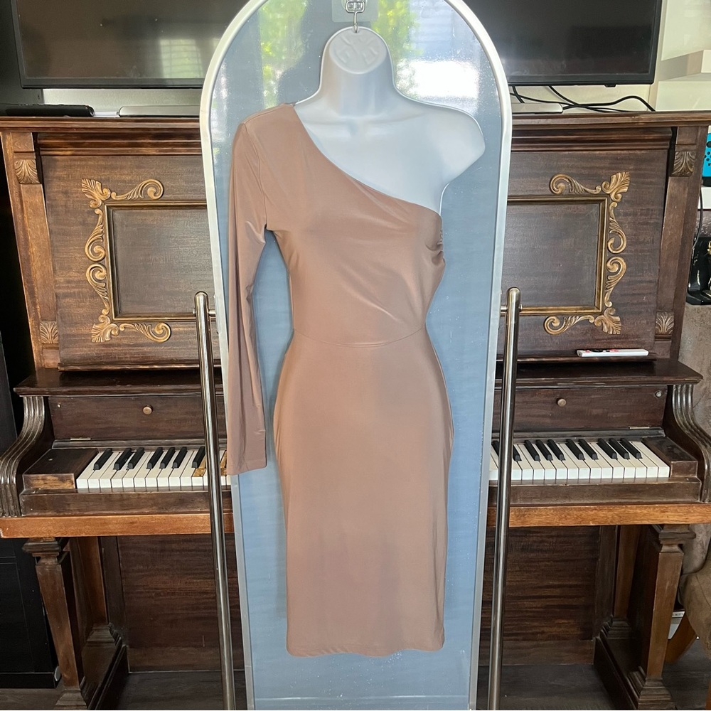 Cefian USA One Shoulder Open Back Twist Detail Bodycon Midi Dress Mocha Medium